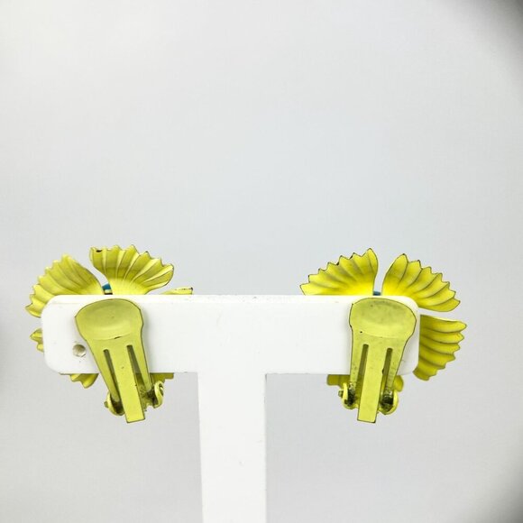 Vintage Yellow Flower Power Enamel Metal Clip-On Earrings Blue Centers Groovy - Picture 4 of 5